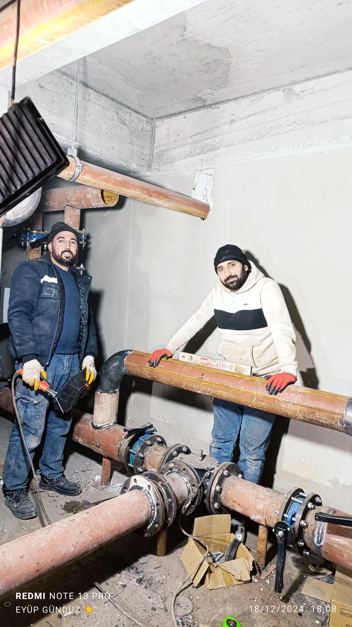 Teknik ekibin borulama saha çalışması
